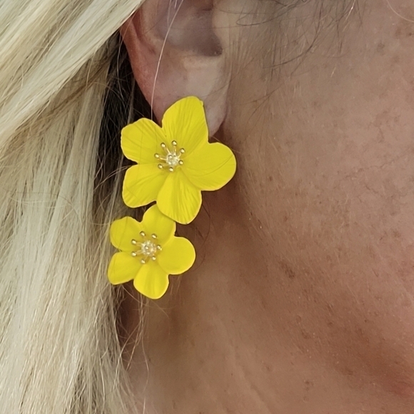TROPICAL FLOWER HINGED DROP EARRINGS - Picture 1 of 6